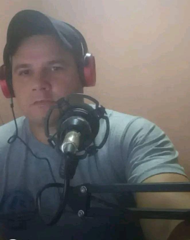 Admin dono e Locutor da Rádio Fernandes Pinheiro   (Fernandes Pinheiro - PR)